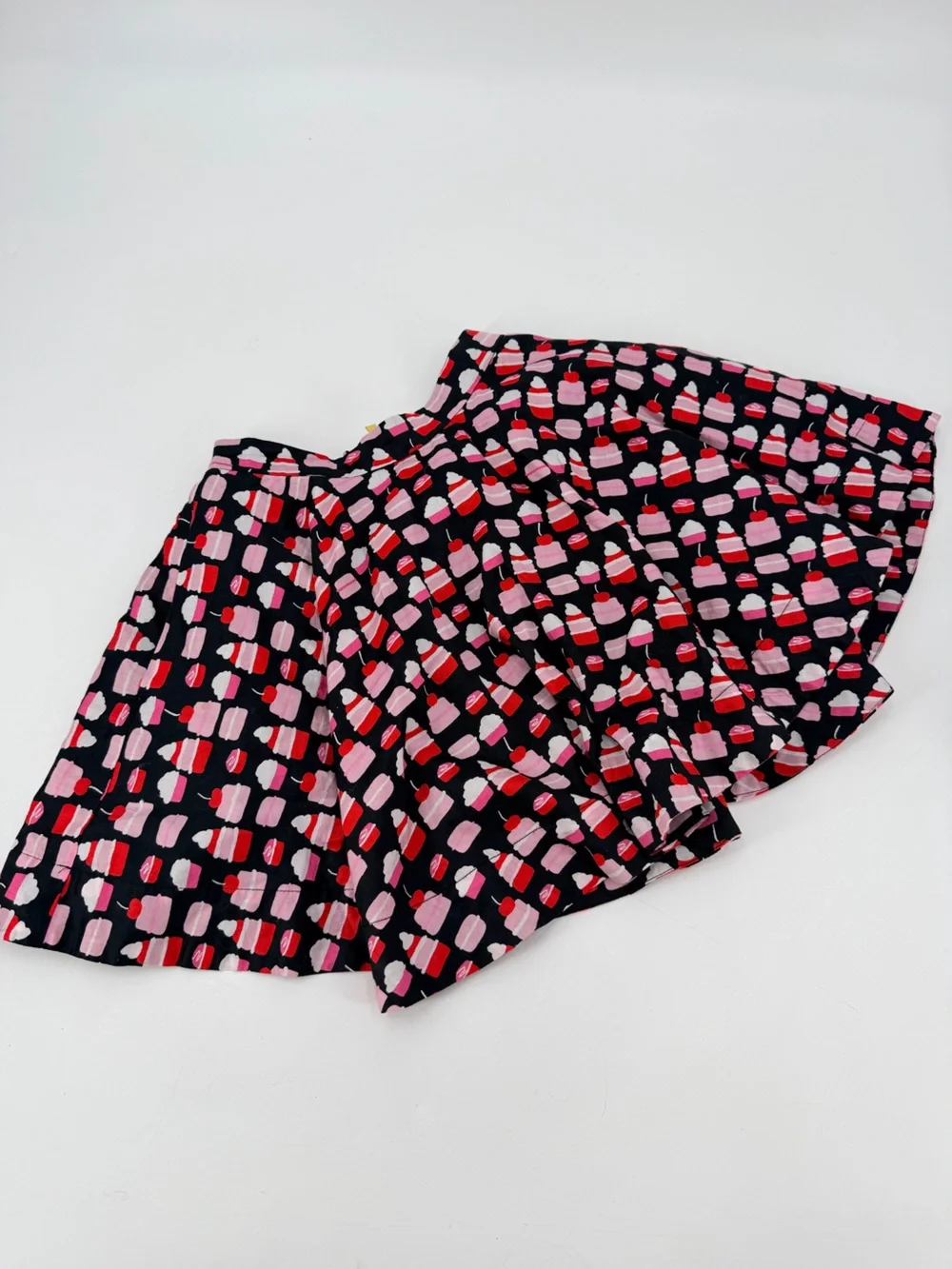 Kate Spade Petit Four Magnolia Bakery Cupcake Full Skirt Pie Cake Macaron 10
